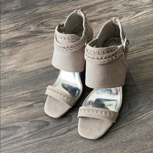 Gray wedges by Carlos Santana size 7.5